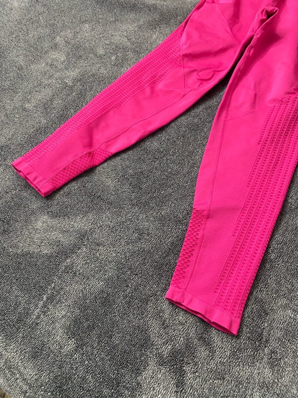 Fabletics Hot Pink Seamless High-Waisted Perforated Leggings Size S/M Like New - Picture 4 of 8